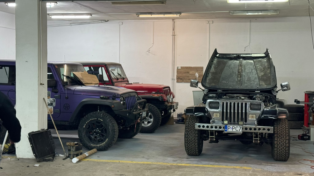 Dziesiątki Jeep YJ